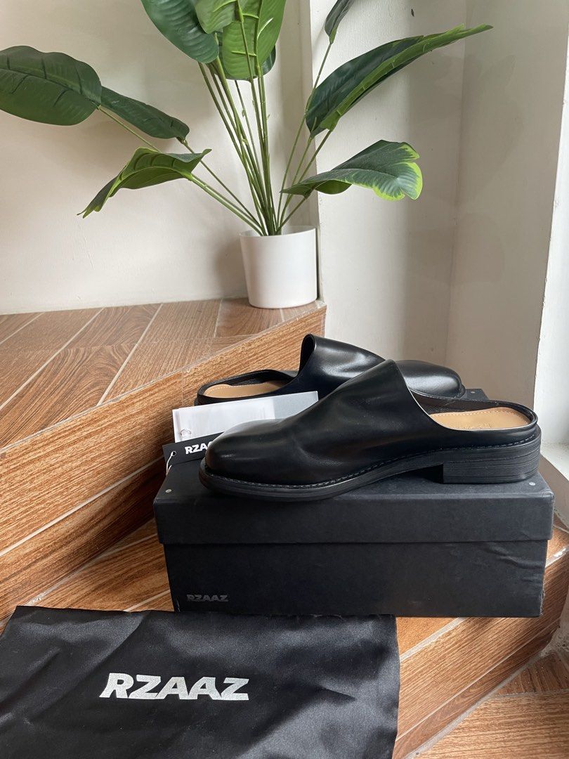 RZAAZ Venom Square-Toe Leather Mules (Category: Casual Shoes) located in Bulacan. Submitted by johnivanqu27099 (Listing ID 1464930814, Image 3). Description: RZAAZ Venom Mules A sleek and refined pair featuring a bold silhouette and effortless style. Perfect for those who appreciate a clean, modern, and sophisticated look. Brand: RZAAZ Style: Venom Mules Color: Black Size: EU 43 Condition: Excellent Complete Package 📦 Price: ₱2,499 📩 PM for inq