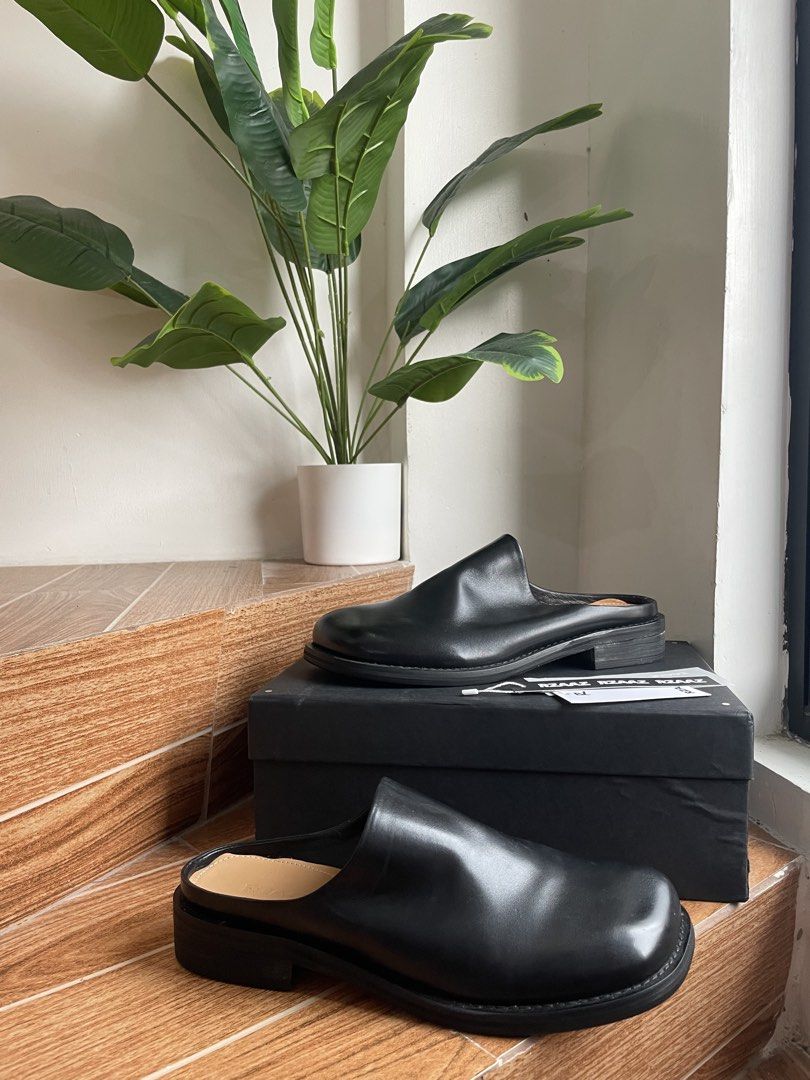RZAAZ Venom Square-Toe Leather Mules (Category: Casual Shoes) located in Bulacan. Submitted by johnivanqu27099 (Listing ID 1464930814, Image 2). Description: RZAAZ Venom Mules A sleek and refined pair featuring a bold silhouette and effortless style. Perfect for those who appreciate a clean, modern, and sophisticated look. Brand: RZAAZ Style: Venom Mules Color: Black Size: EU 43 Condition: Excellent Complete Package 📦 Price: ₱2,499 📩 PM for inq