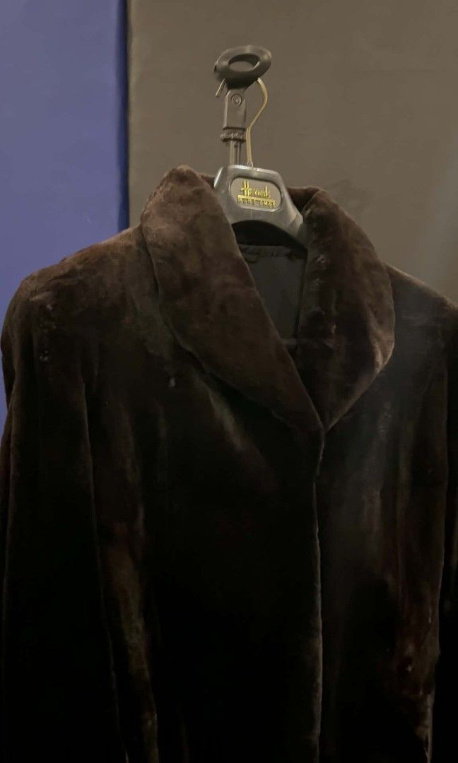 Saga Mink (Category: Coats, Jackets and Outerwear) located in Quezon City. Submitted by dex.colletions (Listing ID 1464896178, Image 3). Description: authentic trenchcoat declutering small - medium pm.