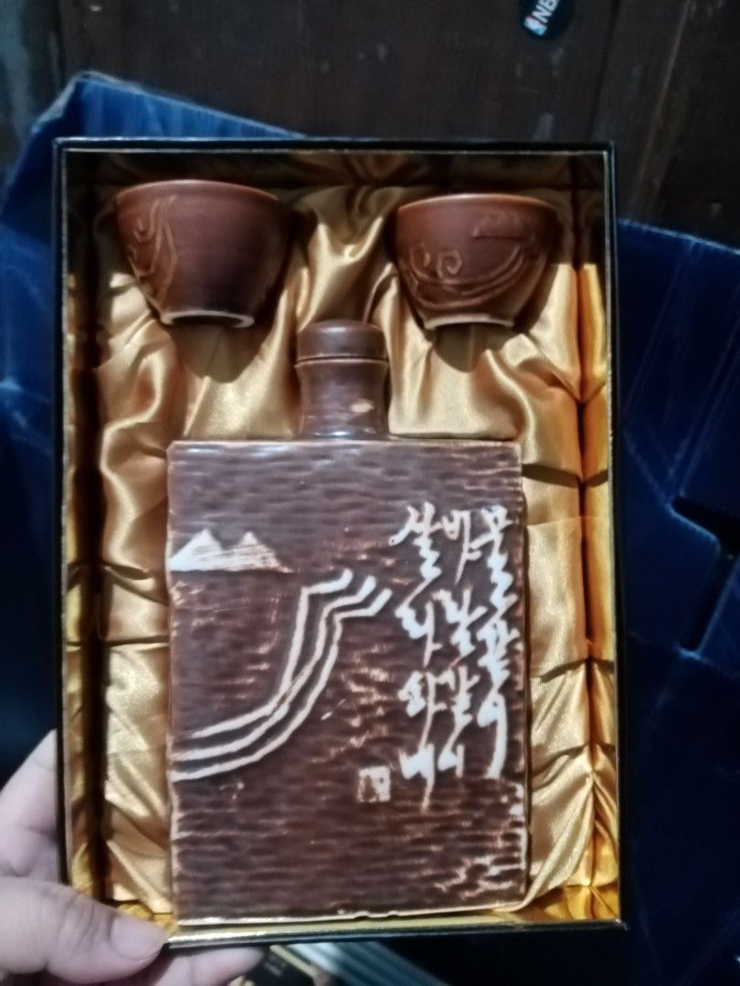 Sake Bottle & Cup Set (Category: Vintage Collectibles) located in Caloocan City. Submitted by 4kidsstore (Listing ID 1464866905, Image 2). Description: .
