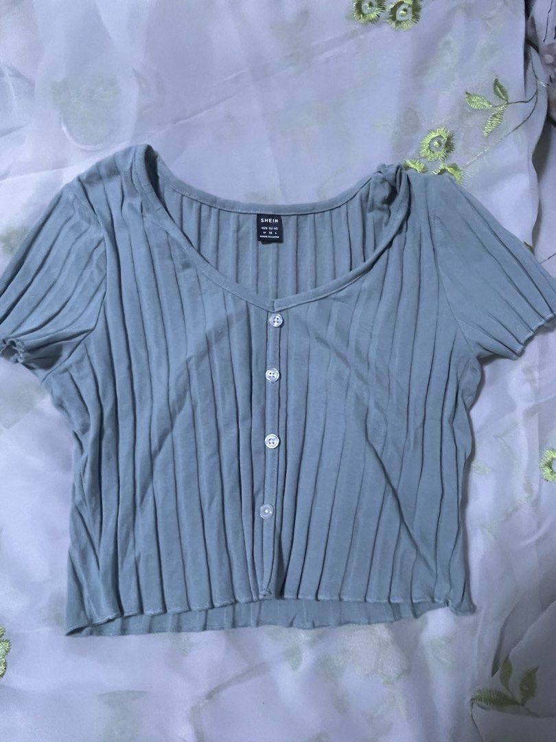 SALE SHEIN GREEN BUTTON DOWN TOP (Category: Blouses) located in Cavite. Submitted by thaliaprlvd (Listing ID 1464875490, Image 1). Description: .