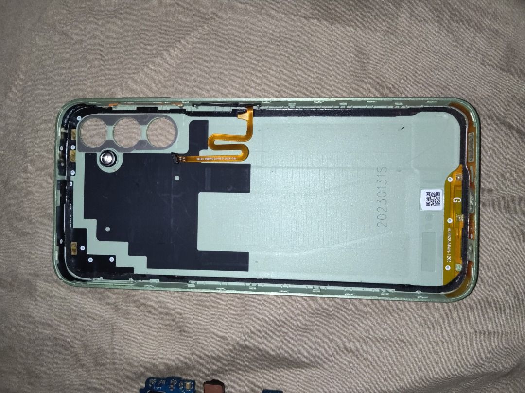 Samsung A14 GB?? Issues: (No battery bloatted) - (CPU got overheated) (Category: Android) located in Caloocan City. Submitted by nasyomnality (Listing ID 1464912777, Image 3). Description: If near pm me if far just pm your address i will ship (buyers shipping fee).