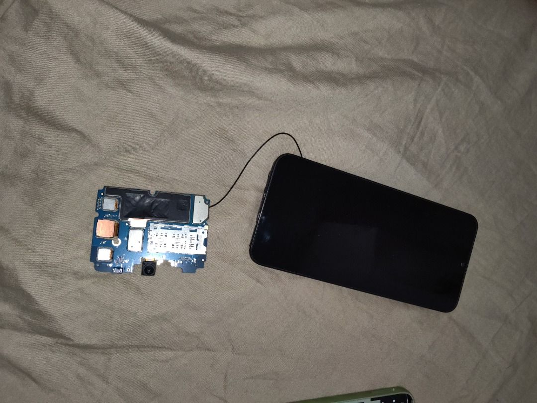 Samsung A14 GB?? Issues: (No battery bloatted) - (CPU got overheated) (Category: Android) located in Caloocan City. Submitted by nasyomnality (Listing ID 1464912777, Image 1). Description: If near pm me if far just pm your address i will ship (buyers shipping fee).