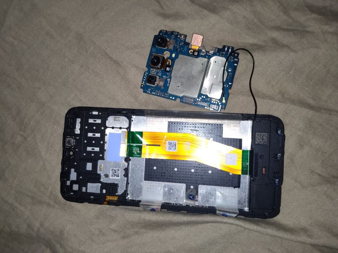 Samsung A14 GB?? Issues: (No battery bloatted) - (CPU got overheated) (Category: Android) located in Caloocan City. Submitted by nasyomnality (Listing ID 1464912777, Image 2). Description: If near pm me if far just pm your address i will ship (buyers shipping fee).