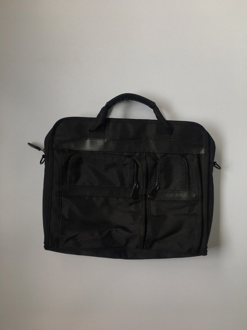 Samsung Black Laptop Bag Briefcase (Category: Laptop Bags & Sleeves) located in Dasmarinas. Submitted by justhrift.ph (Listing ID 1464803331, Image 1). Description: SAMSUNG BLACK LAPTOP BAG BRIEFCASE CONDITION 10/10 COLOR RATE 10/10 NO ISSUE PRICE:650+SF 📍PAYMENT FIRST ❌NO COD / NO COP 🚚J&T EXPRESS DELIVERY 🚩LOC.DASMARIÑAS CAVITE 📍PM/DM📩📩📩.