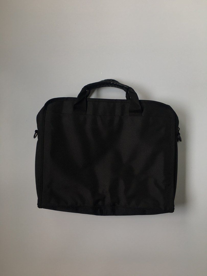 Samsung Black Laptop Bag Briefcase (Category: Laptop Bags & Sleeves) located in Dasmarinas. Submitted by justhrift.ph (Listing ID 1464803331, Image 3). Description: SAMSUNG BLACK LAPTOP BAG BRIEFCASE CONDITION 10/10 COLOR RATE 10/10 NO ISSUE PRICE:650+SF 📍PAYMENT FIRST ❌NO COD / NO COP 🚚J&T EXPRESS DELIVERY 🚩LOC.DASMARIÑAS CAVITE 📍PM/DM📩📩📩.