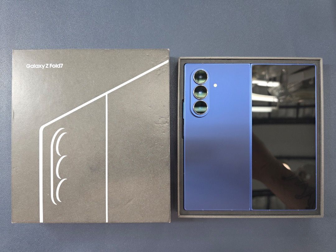 Samsung Galaxy Fold 7 Blue Complete with Box Openline (Category: Samsung) located in Pasig City. Submitted by samsungtolentinoph (Listing ID 1464964474, Image 1). Description: For sale only! Samsung Galaxy Fold 7 5G 🏷️ Price list: 256GB - 48,500 pesos 512GB - 53,500 pesos 🎨 Colors: Black, Blue 📦 Package and Condition: Complete with Box | Good as new | No hidden issues | No history of repair 🔑 Key specs: Display: 8.0" Main Screen + 6.5" Cover 