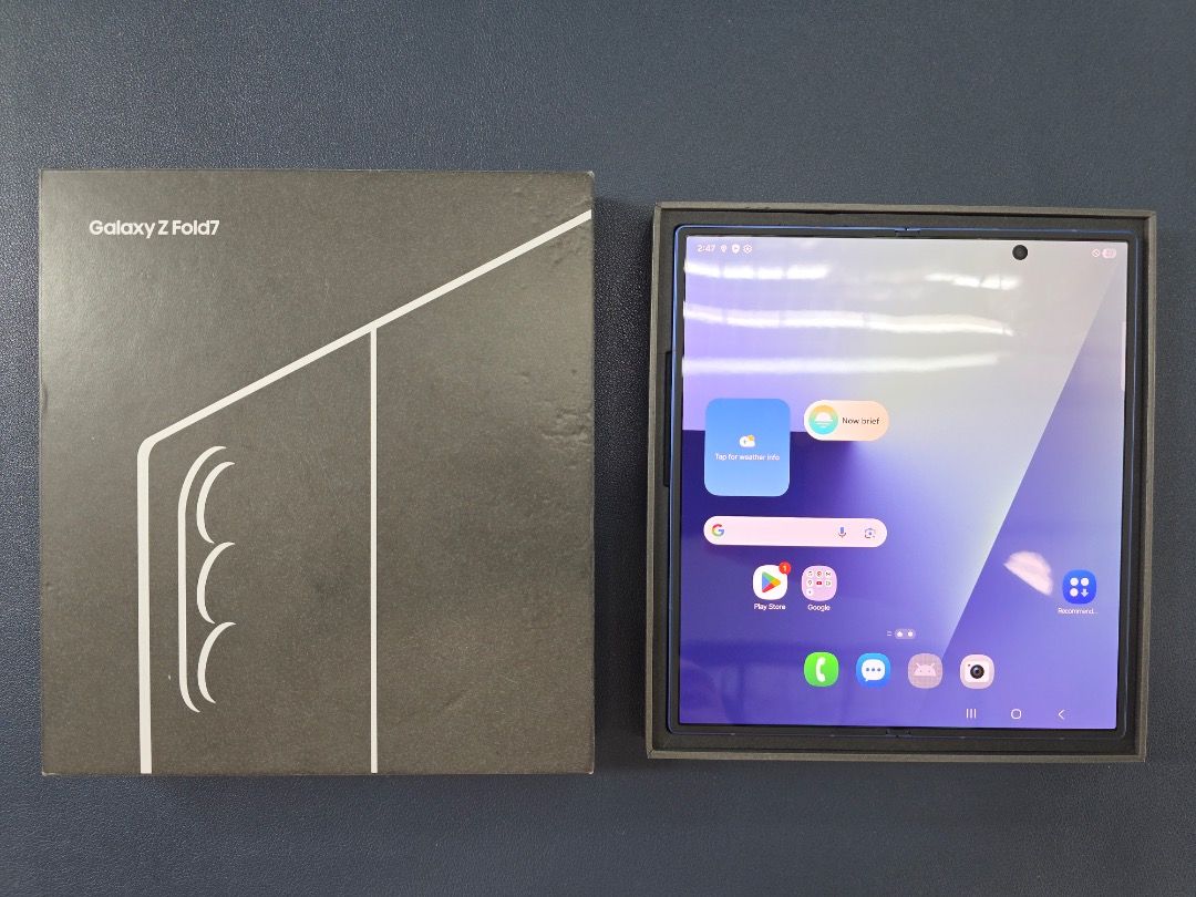 Samsung Galaxy Fold 7 Blue Complete with Box Openline (Category: Samsung) located in Pasig City. Submitted by samsungtolentinoph (Listing ID 1464964474, Image 2). Description: For sale only! Samsung Galaxy Fold 7 5G 🏷️ Price list: 256GB - 48,500 pesos 512GB - 53,500 pesos 🎨 Colors: Black, Blue 📦 Package and Condition: Complete with Box | Good as new | No hidden issues | No history of repair 🔑 Key specs: Display: 8.0" Main Screen + 6.5" Cover 