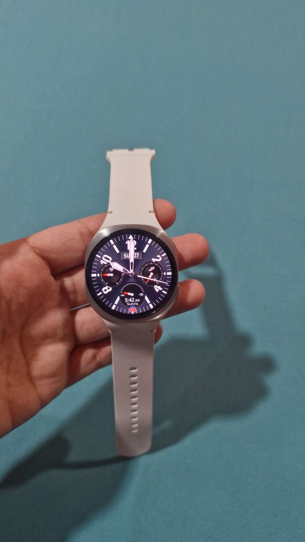 SAMSUNG WATCH 8 (Category: Wearables & Smart Watches) located in Caloocan City. Submitted by lau013 (Listing ID 1464822348, Image 3). Description: 40mm With box and original charger With free wine red strap.