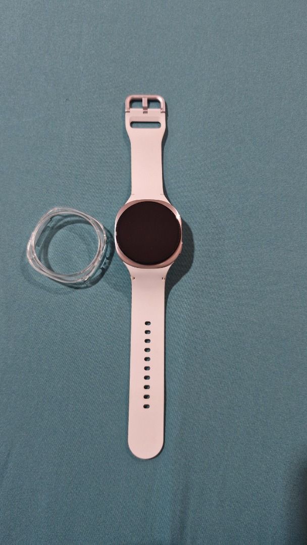 SAMSUNG WATCH 8 (Category: Wearables & Smart Watches) located in Caloocan City. Submitted by lau013 (Listing ID 1464822348, Image 1). Description: 40mm With box and original charger With free wine red strap.