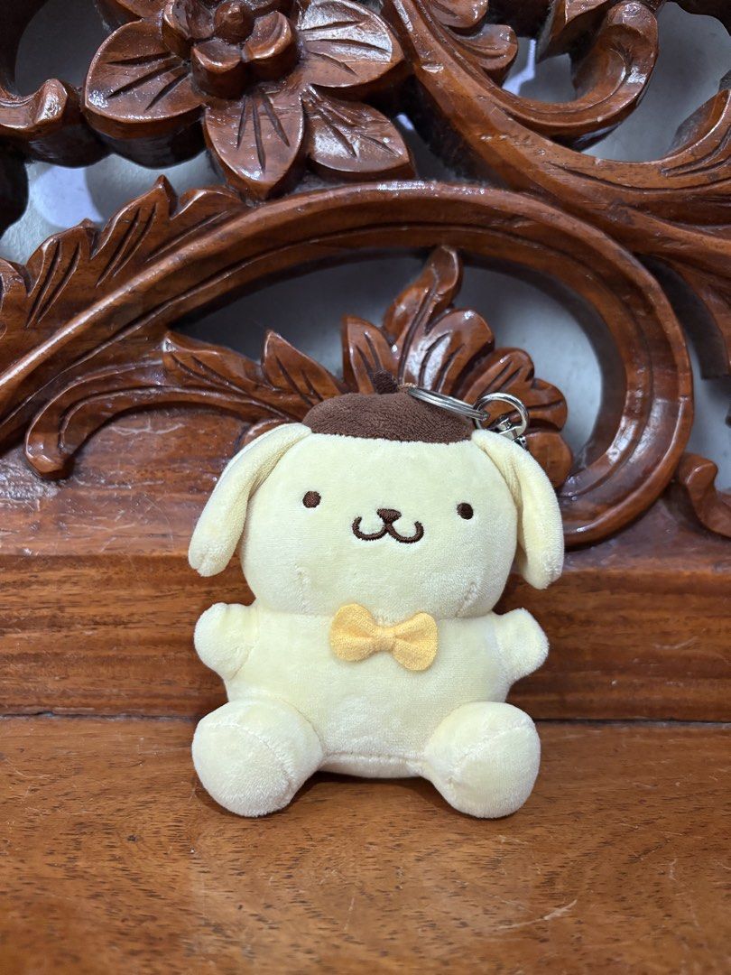 Sanrio Pompompurin Plush Keychain with Brown Beret (Category: Plushies & Soft Toys) located in Quezon City. Submitted by rxyel (Listing ID 1464786893, Image 1). Description: - Official Sanrio Pompompurin plush keychain - Features iconic yellow body, brown beret, and yellow bow tie - Equipped with a sturdy metal clasp for easy bag attachment - Authentic Sanrio Smiles tag stitched on the back.
