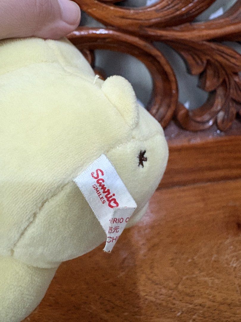 Sanrio Pompompurin Plush Keychain with Brown Beret (Category: Plushies & Soft Toys) located in Quezon City. Submitted by rxyel (Listing ID 1464786893, Image 3). Description: - Official Sanrio Pompompurin plush keychain - Features iconic yellow body, brown beret, and yellow bow tie - Equipped with a sturdy metal clasp for easy bag attachment - Authentic Sanrio Smiles tag stitched on the back.