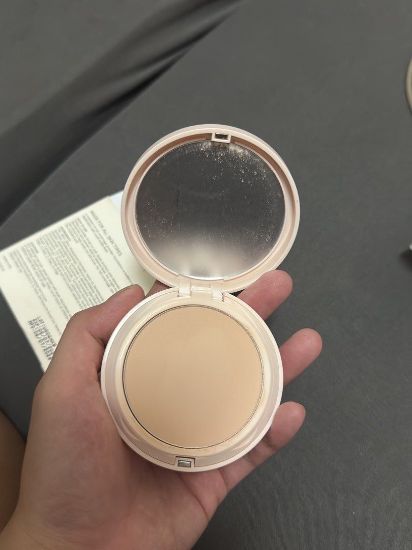 Sea makeup blurring powder foundation (Category: Makeup) located in Manila. Submitted by rfsdeclutteringggggg (Listing ID 1464803781, Image 3). Description: Used twice. Not my shade. Bought from orange app. .
