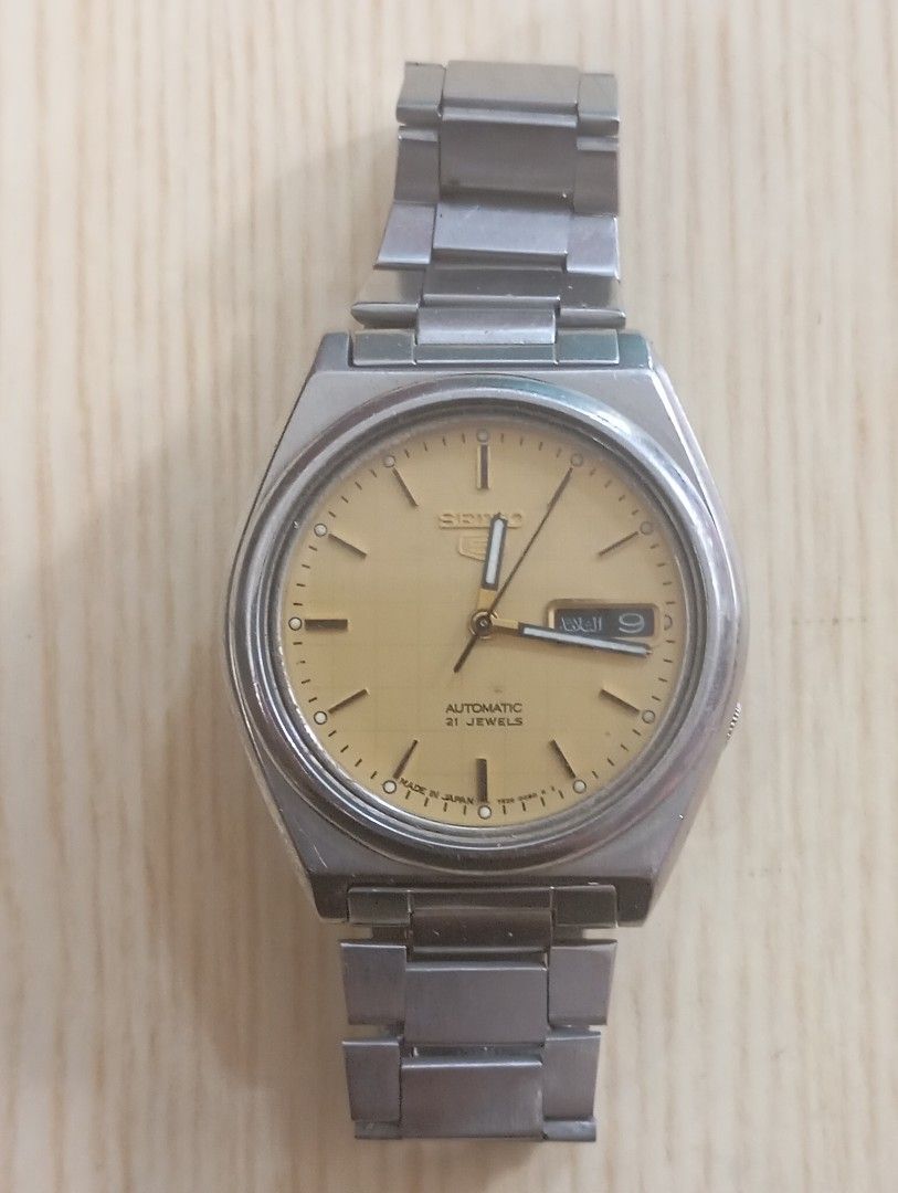 Seiko automatic (Category: Men's Watches) located in Las Pinas. Submitted by quick_deals_great_finds2 (Listing ID 1464796944, Image 1). Description: Original good working condition 35mm medium fits wrist 6.8 inches.