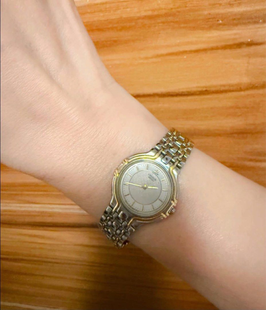 Seiko Credor Watch (Category: Luxury Watches) located in Quezon City. Submitted by liezl.marie (Listing ID 1464803942, Image 2). Description: A women’s C0ncord Saratoga stainless steel and diamond wristwatch, a mother-of-pearl dial and a diamond-set bezel. 33,500 Open for layaway. Disclaimer: We are not affiliated, associated, authorized, endorsed by or in any way officially connected with any other company or luxury brand. All copyrights are res