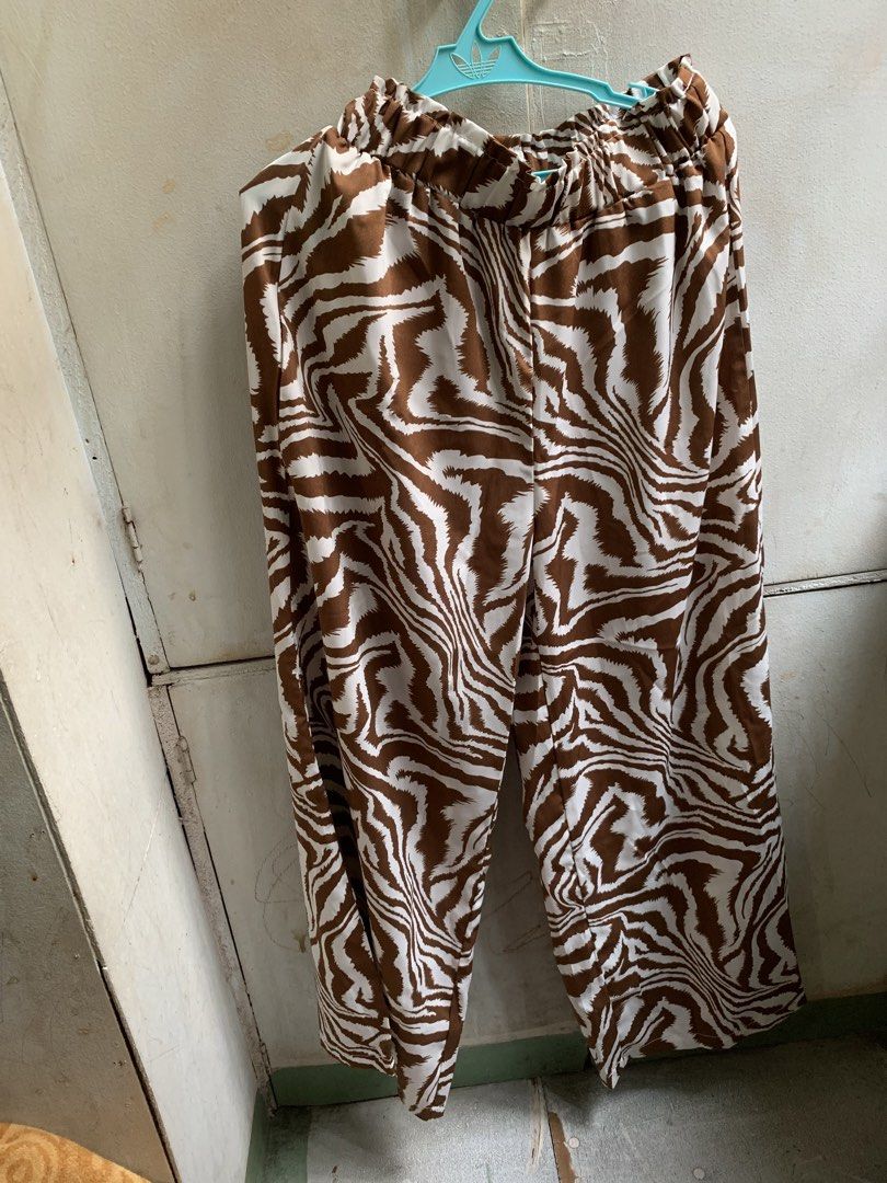 SHEIN Brown Zebra Print Petite S Pants (Category: Jeans) located in Manila. Submitted by usagichan_rabbit (Listing ID 1464842603, Image 1). Description: - Brand: SHEIN - Style: Brown and white zebra pattern, relaxed wide leg - Waist: Elastic high waist with gathered ruffle detail - Material: Lightweight fabric - Size: Petite S - Condition: Worn a few times, still in great shape.