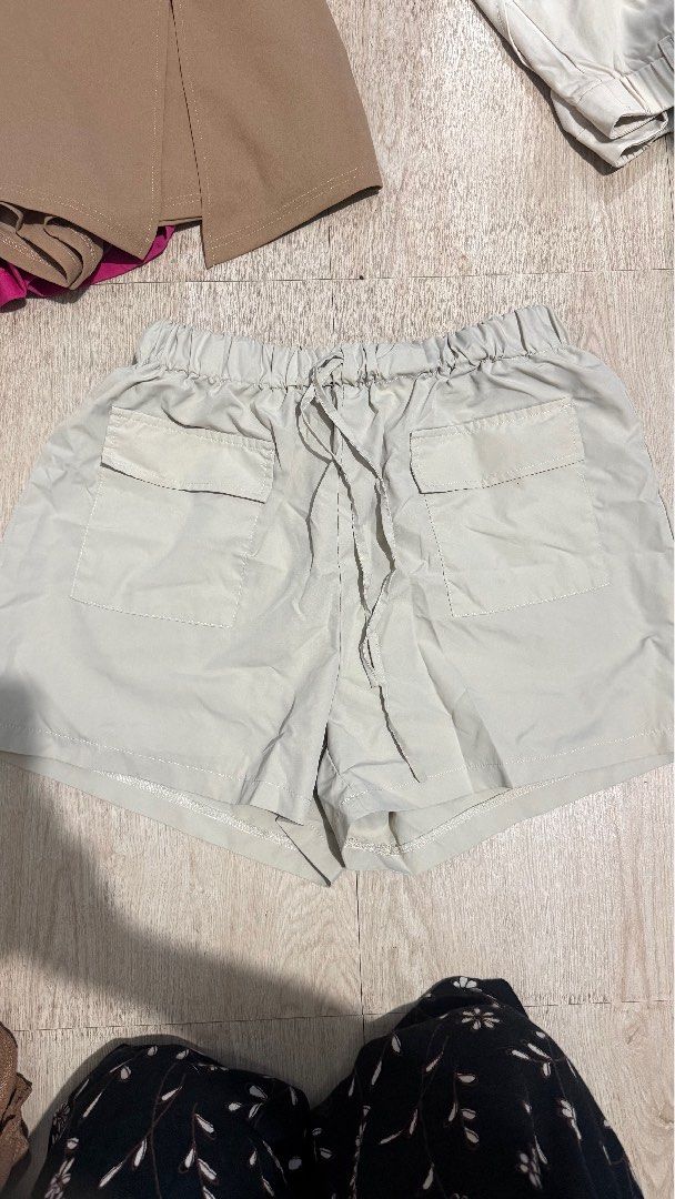 Shein Ezwear Shorts (Category: Shorts) located in Quezon City. Submitted by dinesaur (Listing ID 1464897259, Image 2). Description: 1xl.