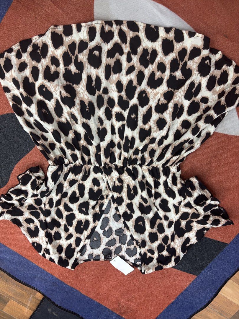 SHEIN Leopard Print Ruffle Sleeve Blouse Size M (Category: Blouses) located in Alicia. Submitted by thriftbagph (Listing ID 1464926995, Image 3). Description: - Brand: SHEIN - Condition: Brand new with tags (never worn) - Print/Colors: Leopard print in black, beige, and white - Design: Wrap-style V-neck and short ruffled sleeves - Size Medium to Large - Material: Lightweight and comfortable.