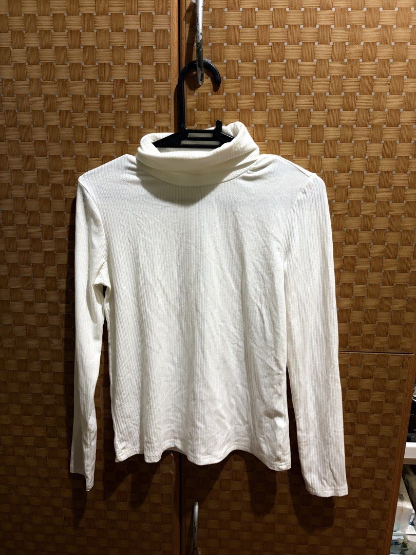 SHEIN White Ribbed Turtleneck Top 11-12Y (Category: Babies & Kids Fashion) located in Pangil. Submitted by chel_anne (Listing ID 1464835645, Image 1). Description: - Brand: SHEIN - Color: White - Size: 11-12 years - Material: Stretch ribbed fabric - Style: Long sleeve turtleneck - Condition: Great basic piece, easy to mix and match for cooler weather.