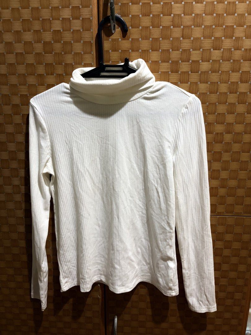 SHEIN White Ribbed Turtleneck Top 11-12Y (Category: Babies & Kids Fashion) located in Pangil. Submitted by chel_anne (Listing ID 1464835645, Image 2). Description: - Brand: SHEIN - Color: White - Size: 11-12 years - Material: Stretch ribbed fabric - Style: Long sleeve turtleneck - Condition: Great basic piece, easy to mix and match for cooler weather.