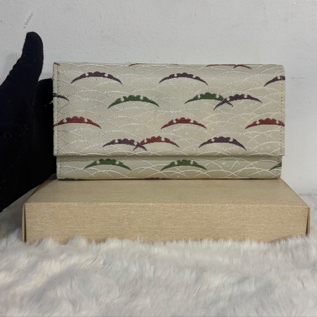 Shiseido Japanese Fabric Pattern Long Wallet with Box (Category: Wallets & Card holders) located in Rizal. Submitted by houseofbell (Listing ID 1464943901, Image 1). Description: - Brand: Shiseido - Type: Long wallet / Kiss-lock purse - Exterior: Beige fabric with traditional Japanese textile pattern - Interior: Vibrant pink lining with spotless compartment - Hardware: Gold-tone frame and kiss-lock closure - Inclusions: Comes with original plain 