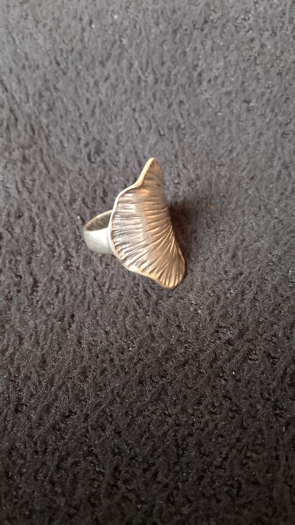 Silver Gingko Leaf Statement Ring (Category: Rings) located in Caloocan City. Submitted by newlion_9c5e1f (Listing ID 1464842923, Image 2). Description: - Bold silver-tone knuckle ring with a textured leaf design - Long curved shape provides great finger coverage - Clean edges with a sturdy and comfortable band underneath - Versatile statement piece perfect for everyday wear -Size 7 -925 Silver -Slightly negotiable.