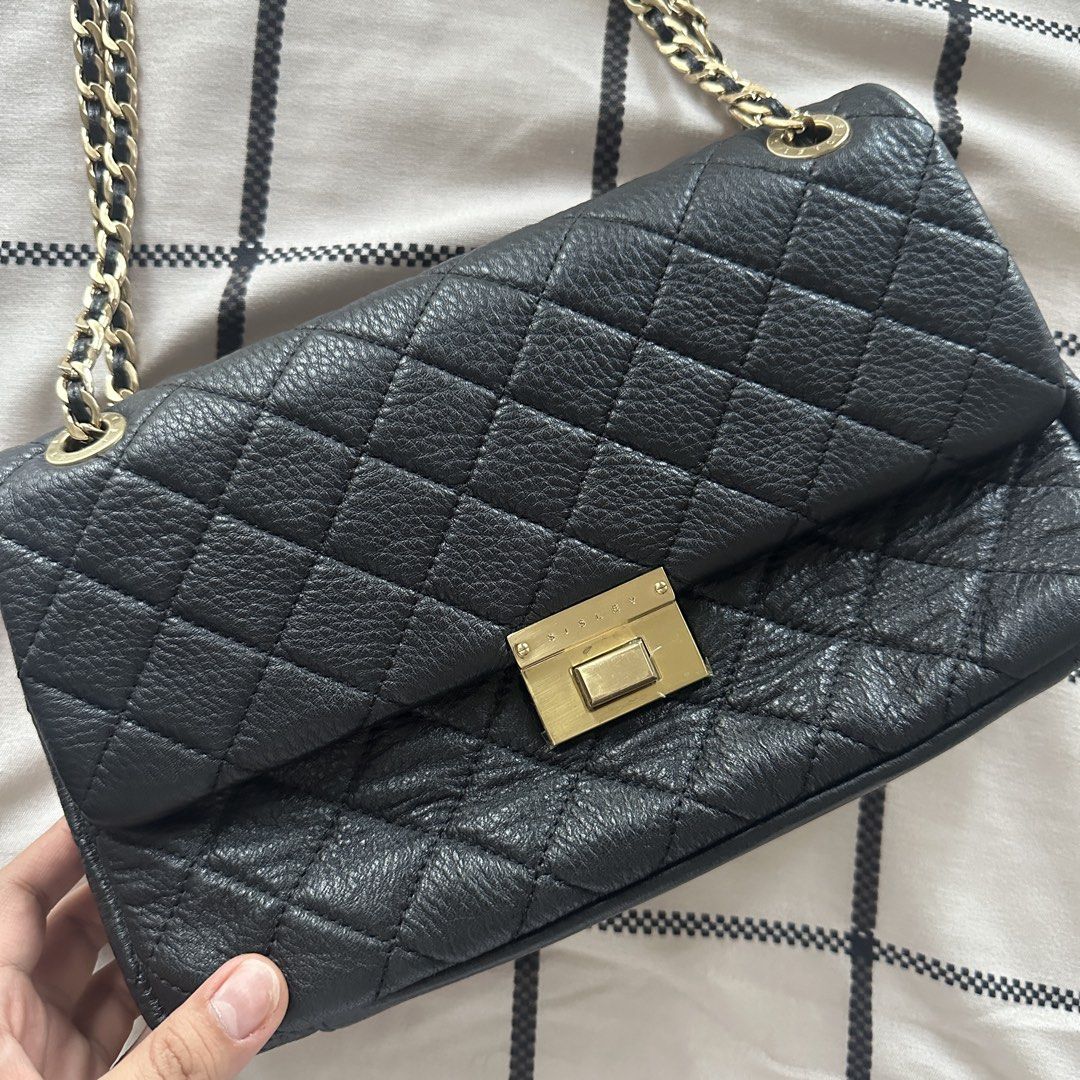 Sisley Quilted Chain Bag (Category: Shoulder Bags) located in Binan City. Submitted by kprelovedz (Listing ID 1464857122, Image 2). Description: Like new condition No issues With tags.