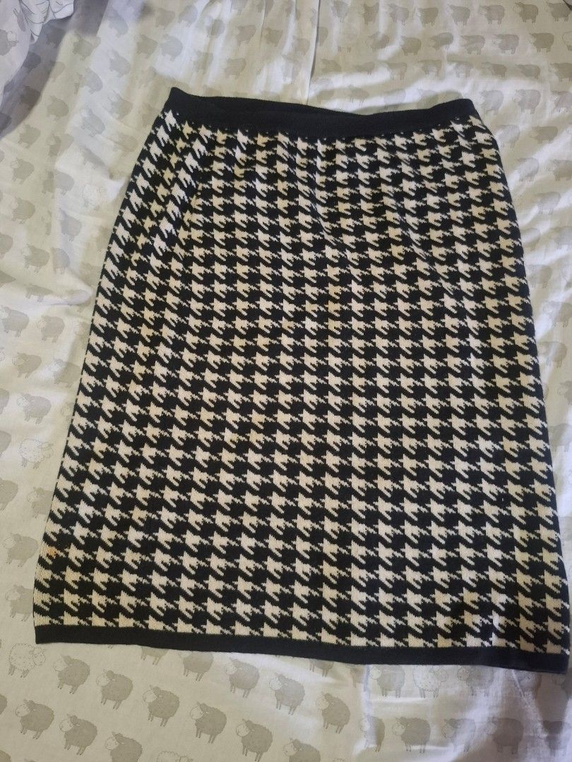 Skirt Bundle (US BRANDED) (Category: Skirts) located in Manila. Submitted by declutterwgab (Listing ID 1464801239, Image 1). Description: All used once. Wool, stretchable. Lord and Taylor skirt has issues, see attached photos. PHP 289 for 3PCS..