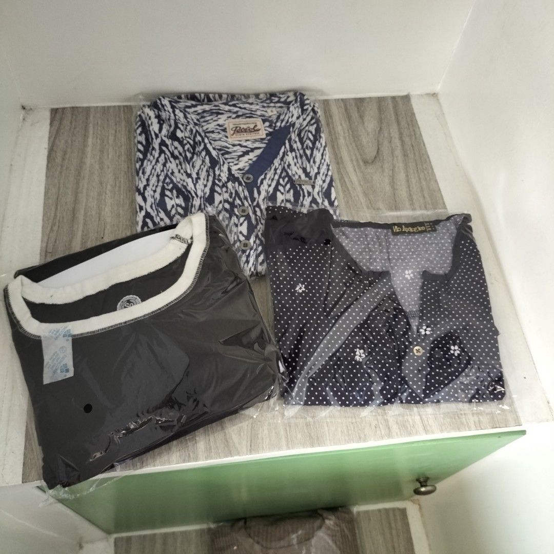 3 light Sleeved blouses and sweater (Category: Tshirts & Polo Shirts ) located in Paranaque City. Submitted by decluttering-all (Listing ID 1464776200, Image 1). Description: 3 light sleeved blouses and sweater Blue and White Patterned Tunic blouse - Casual blue and white patterned tunic blouse - V-neck with button details - Three-quarter sleeves - Lightweight fabric, ideal for warm weather - Effortless to wear and style seldom used, good conditi