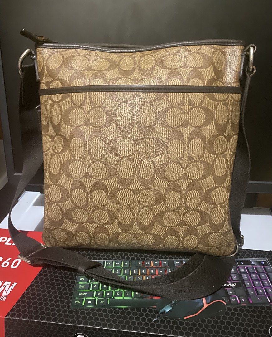 Sling bag (Category: Cross-body Bags) located in Manila. Submitted by gelaimarieh (Listing ID 1464814505, Image 3). Description: .