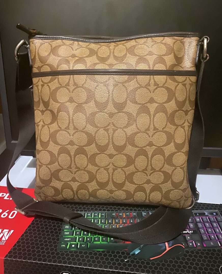 Sling bag (Category: Cross-body Bags) located in Manila. Submitted by glaiza02 (Listing ID 1464822202, Image 2). Description: .