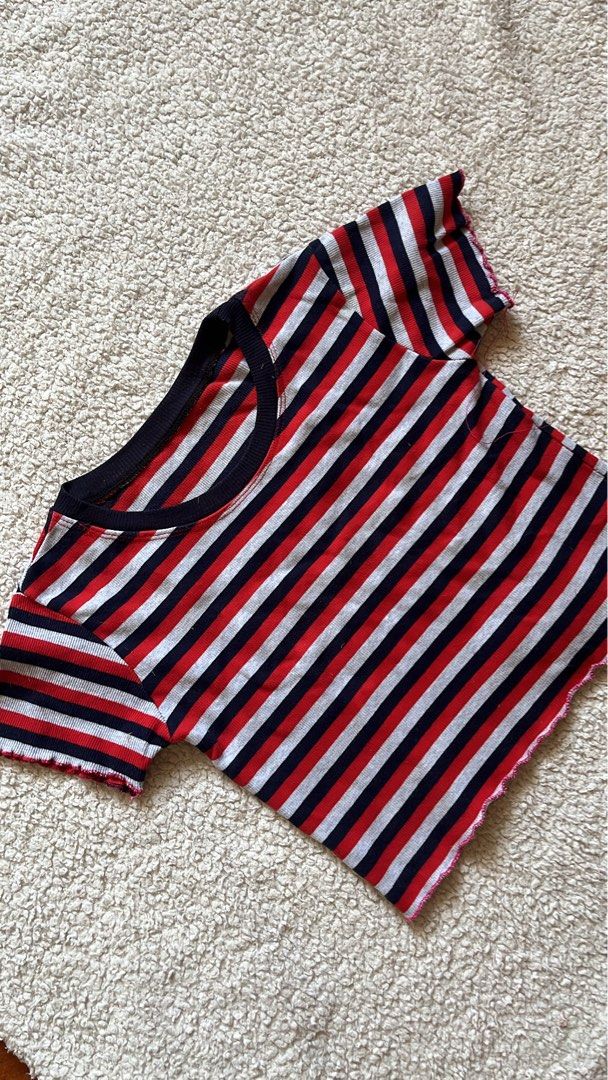 Small (Category: Others Tops) located in Cauayan City . Submitted by declutterdarling (Listing ID 1464755782, Image 3). Description: .