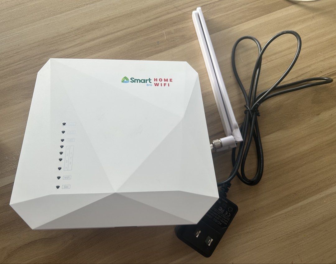 Smart Bro Home WiFi Advanced LTE (Category: Networking) located in Binan City. Submitted by xyz.closet (Listing ID 1464805332, Image 2). Description: • Smart Bro Home WiFi Advanced router • Original Price: ₱1995 • Fast LTE connection for reliable home internet • Plug and play setup for instant use, no installation needed • Includes main white unit, antenna attachment, power adapter, and original box • Sim not included • Price negotiable!! RFS: Na