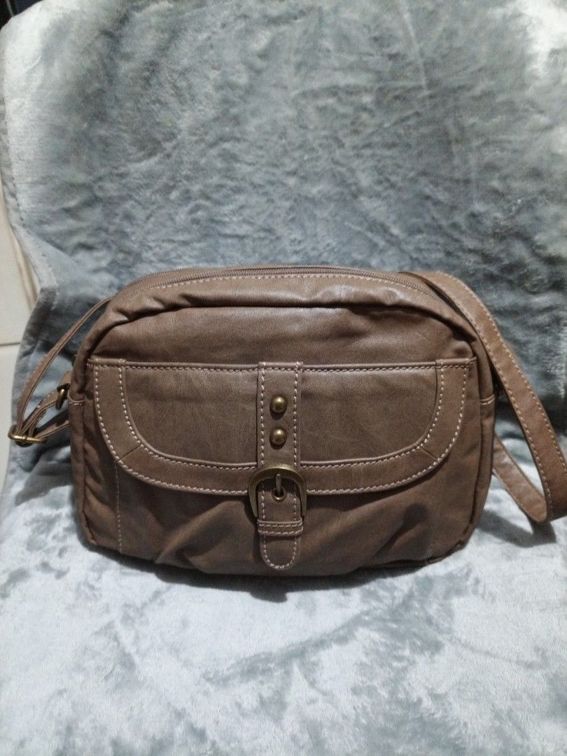 HUSH HUSH Soft Leather Sling Bag (Category: Cross-body Bags) located in Davao. Submitted by hermiepiam75360 (Listing ID 1464905671, Image 1). Description: .