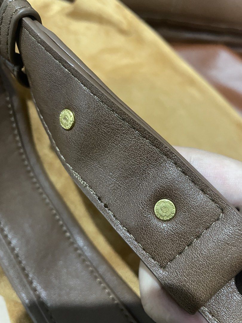 Songmont Suede Gather Bag (Category: Shoulder Bags) located in Imus. Submitted by daaayan123 (Listing ID 1464931752, Image 2). Description: .