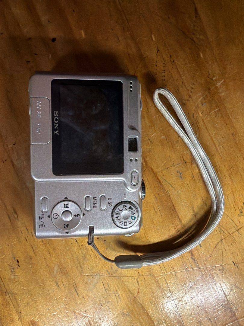 Sony Cyber-shot DSC-W35 7.2 Mega Pixels Digital Camera (Category: Cameras) located in Muntinlupa City. Submitted by kkyamm (Listing ID 1464896629, Image 2). Description: BUY AT YOUR OWN RISK UNTESTED FEATURES: - Compact Sony digital camera in stylish silver - 7.2 megapixels with 3x optical zoom and Carl Zeiss lens - Features standard mode dial, built-in flash, and top power button - Battery compartment and port covers are all intact - Includes a 