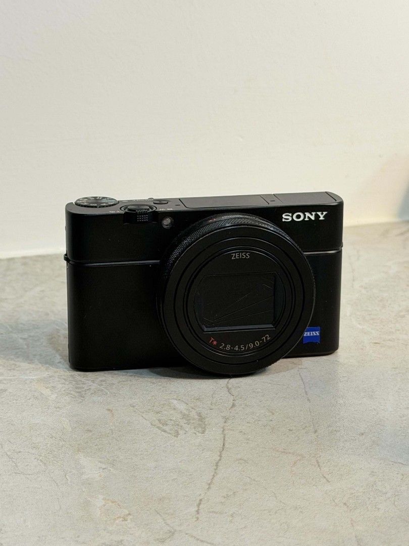 Sony rx100 Mark Vii (7) (Category: Cameras) located in Cebu City. Submitted by joelcooper (Listing ID 1464921976, Image 1). Description: Sony rx100 Mark Vii (7) No box W/ 2 extra batts + Original Battery & 64 gb sd card and Battery charger No issues RFS: upgrade.