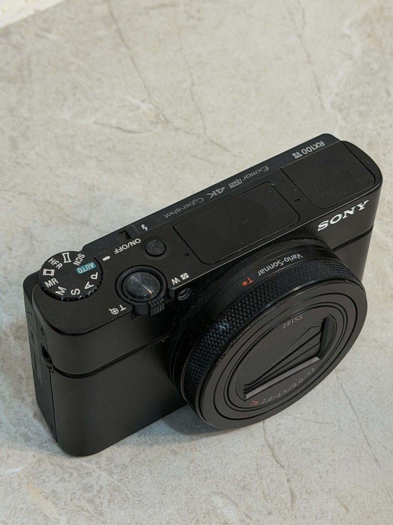 Sony rx100 Mark Vii (7) (Category: Cameras) located in Cebu City. Submitted by joelcooper (Listing ID 1464921976, Image 2). Description: Sony rx100 Mark Vii (7) No box W/ 2 extra batts + Original Battery & 64 gb sd card and Battery charger No issues RFS: upgrade.