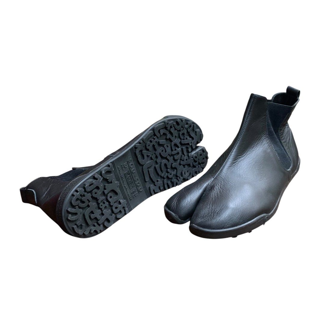Sousou Japan Tabi Shoes (Category: Casual Shoes) located in Baguio. Submitted by thesecretshop_ph (Listing ID 1464800552, Image 3). Description: Size: 10 / 28CM Lenght: - Width: - Issue: -.