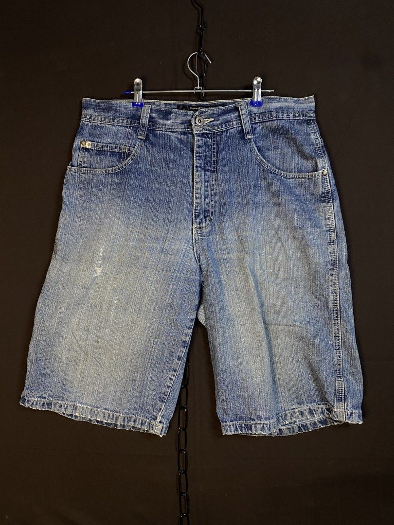 South Pole Jorts (Category: Shorts) located in Bay. Submitted by paoloconic70568 (Listing ID 1464869786, Image 2). Description: (S)outh Pole Jorts Color Rate: 9/10 Color may vary due to lighting W-34 L-24 Hem-12 Issue: See pics ₱300 No deleting of comments. All items are thrifted manage your expectations. Good Thrift, Good Mood..