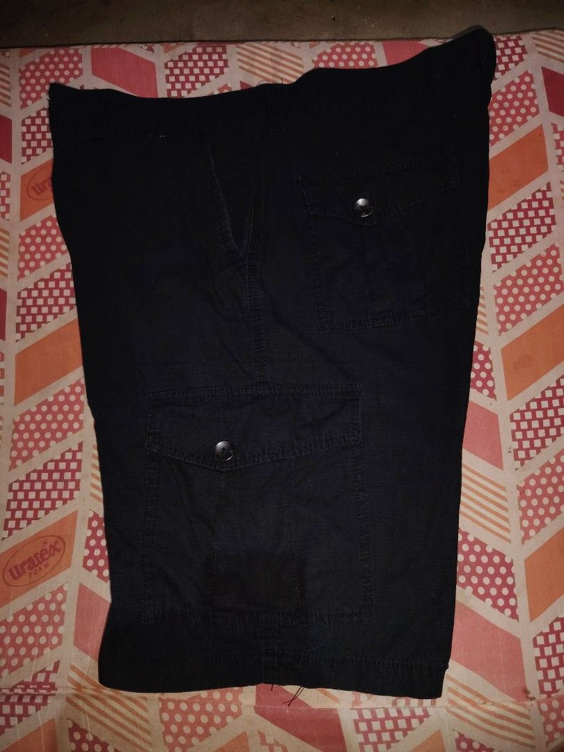 Southpole Black Cargo Shorts Size 36 (Category: Shorts) located in Roxas, Palawan. Submitted by act_thrift_palawan (Listing ID 1464869817, Image 1). Description: - Brand: Southpole - Size: 36 waist - Color: Black - Fabric: Sturdy with ripstop grid texture - Pockets: Multiple utility pockets with button closures - Closure: Button fly front - Details: Branded waistband label inside - Condition/Use: Great casual shorts for daily wear.