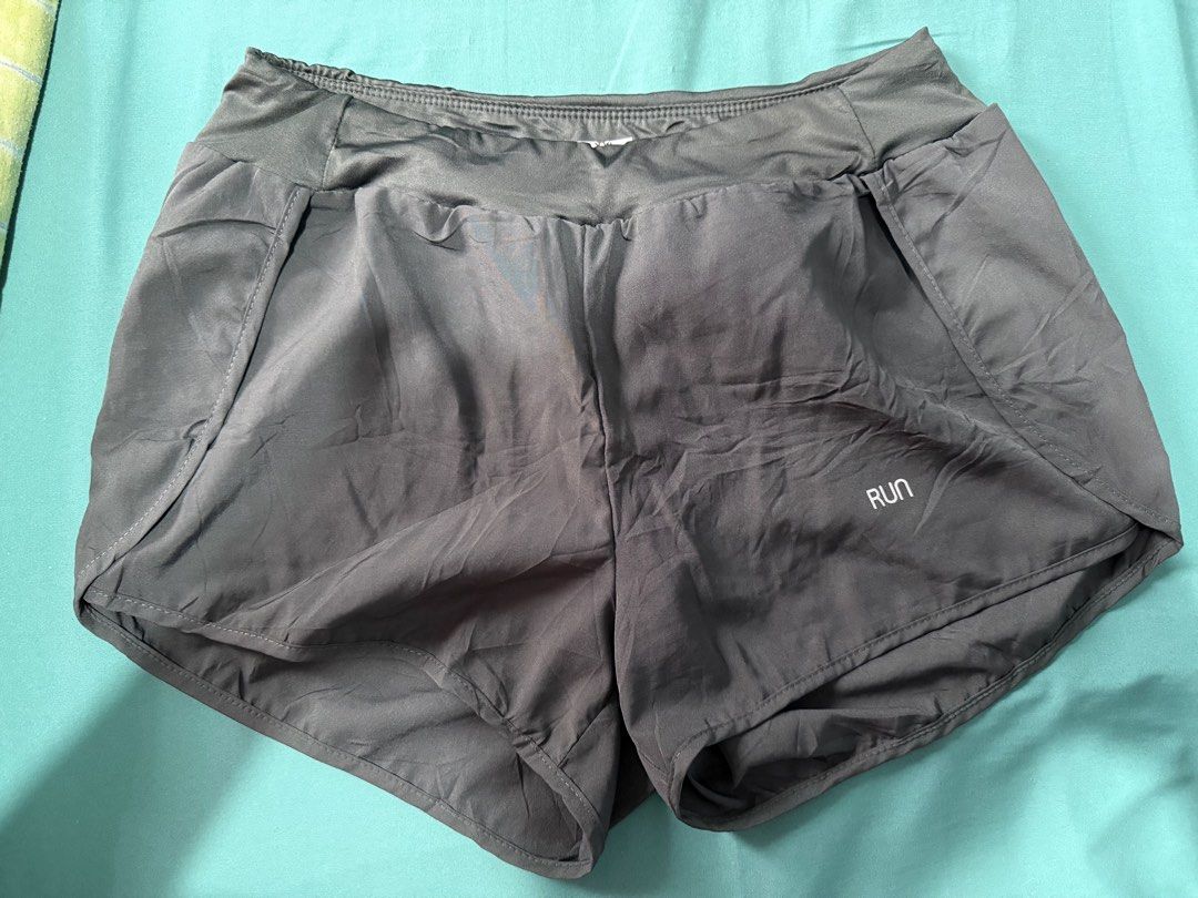 Sport Shorts (Category: Activewear) located in Marikina City. Submitted by garaa1230 (Listing ID 1464900995, Image 2). Description: Closure Type: Elastic waist Size Type: Normal type Material: Tasan Compression Wear: Yes Sports Type: Universal Sports Feature: Breathable Fit: Slim-fitting .