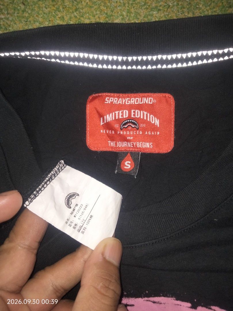 Sprayground Shirt (Category: Tshirts & Polo Shirts ) located in Caloocan City. Submitted by haruconcep52476 (Listing ID 1464938665, Image 3). Description: Dimensions W22×L27 Good condition Color rate 9 Issue need wash Fresh from bale.
