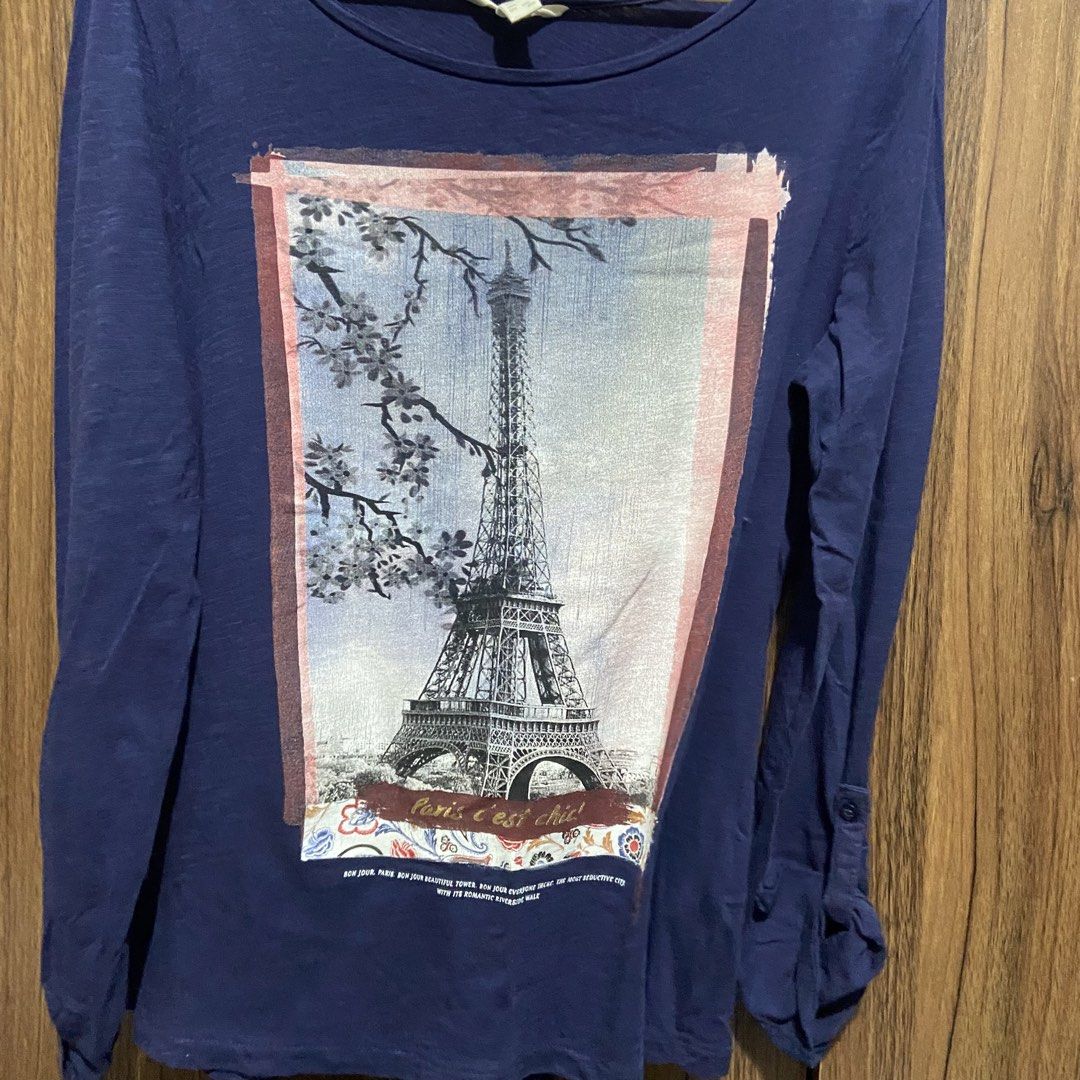 Springfield Navy Blue Paris Eiffel Tower Long Sleeve Top (Category: Longsleeves) located in Marikina City. Submitted by jeliie (Listing ID 1464882888, Image 2). Description: No issue.