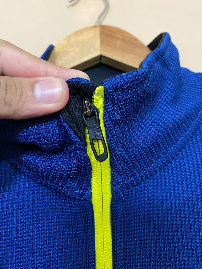 Spyder Outbound Half-Zip Pullover Jacket (Category: Coats, Jackets and Outerwear) located in Cadiz. Submitted by thespotcdz (Listing ID 1464804170, Image 3). Description: Large 21.5 x 29 Good as new 580 + sf.