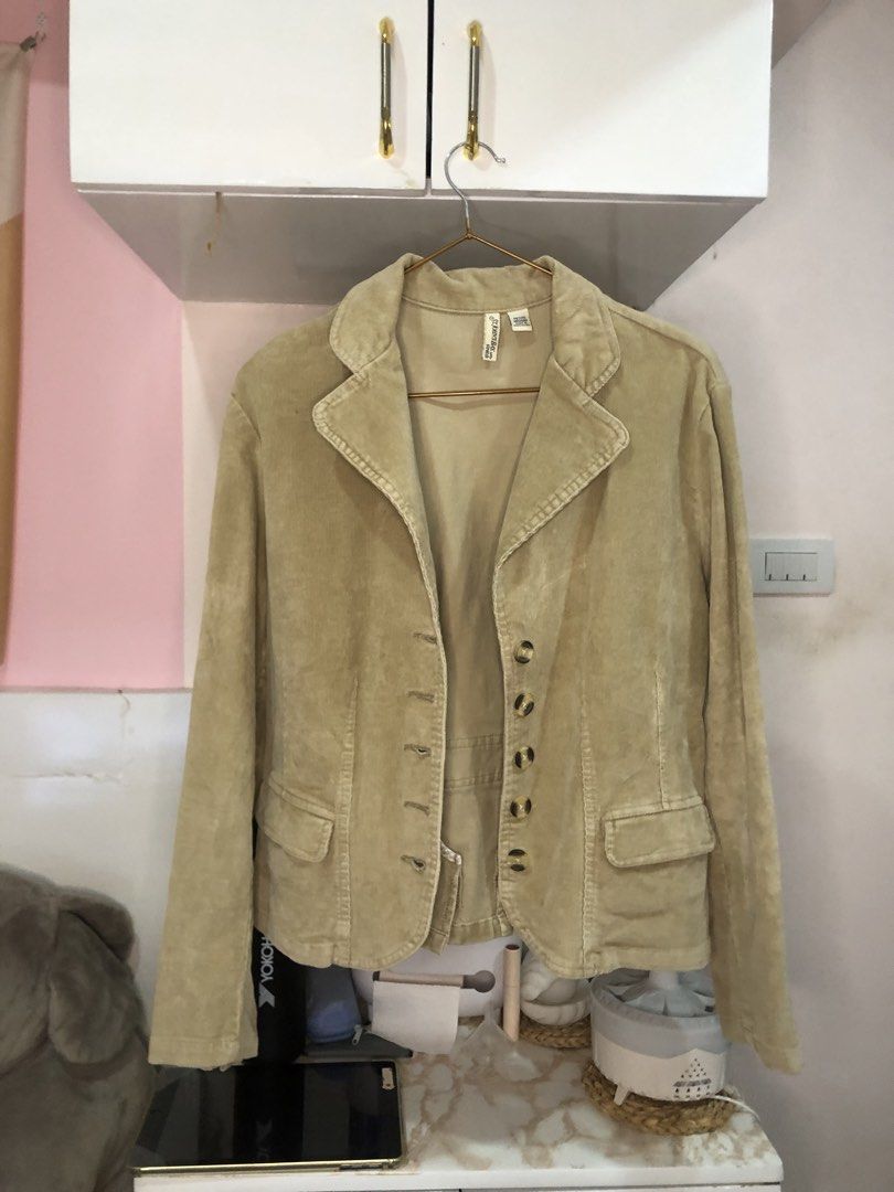 St. John's Bay Corduroy Stretch Jacket (Category: Coats, Jackets and Outerwear) located in Cauayan City . Submitted by wholly.craaaft (Listing ID 1464947065, Image 1). Description: St. John's Bay corduroy stretch jacket in beige. Petite medium size. Button-up front closure with tortoiseshell buttons. Classic lapel collar. Two front patch pockets at the waist. Long sleeves with clean cuffs. Soft ribbed texture throughout. Easy to layer for cooler 