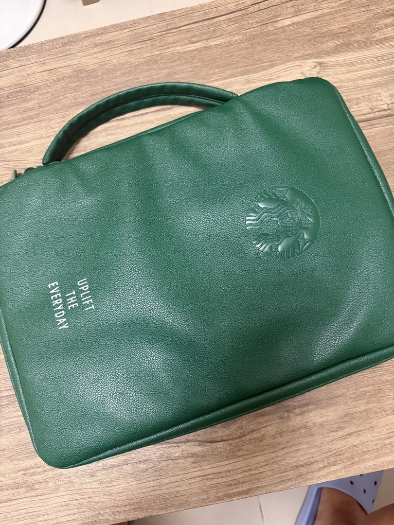 STARBUCKS LAPTOP BAG 17” inches (Category: Laptop Bags & Sleeves) located in Pasig City. Submitted by glenlopez_randomthings (Listing ID 1464920771, Image 1). Description: RFS: Declutter STARBUCKS LAPTOP BAG 17” inches Nasa around 3k toh sa SB Arcovia ko nabili..