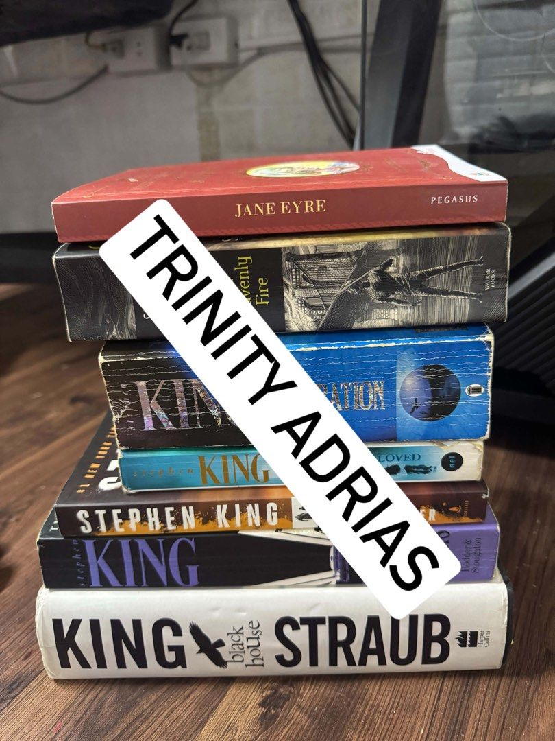 Stephen King Books and Others (Category: Storybooks) located in Manila. Submitted by trinitybinaobao (Listing ID 1464805742, Image 1). Description: Take note, most of these are secondhand so manage your expectations. Reason for selling: In my e-reader era so I have to declutter Black House by Stepheng King and Peter Straub - 390 From A Buick 8 by Stephen King - 380 Desperation by Stephen King - 250 DT: The Gunslinger by Stephen King - 225 The Gir
