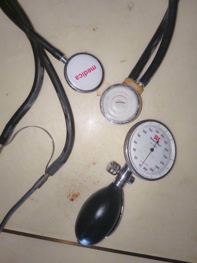 STETHOSCOPE SET (USED) (Category: Medical Supplies & Tools) located in Quezon City. Submitted by kuuselasy53849 (Listing ID 1464769973, Image 2). Description: set as is po kung ano lang nasa picture yan lang po ang set.