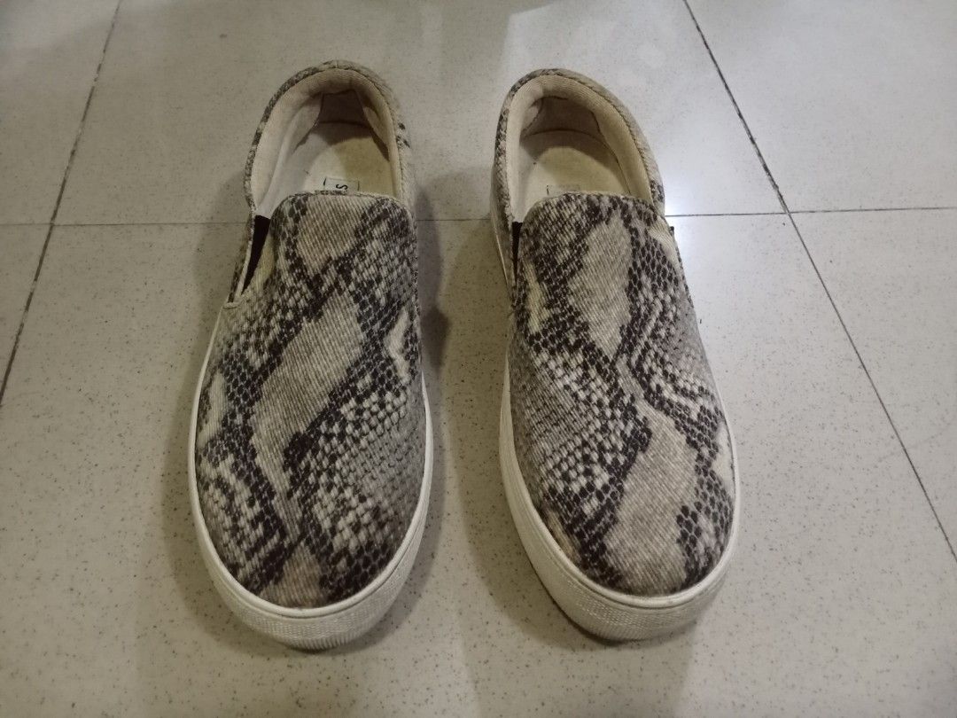Steve Madden Slip On Platform Sneakers Size 8 (Category: Sneakers) located in Santa Rosa. Submitted by roxelleve (Listing ID 1464895349, Image 3). Description: Authentic ₱2,500 negotiable US 8M / UK 6 / EU 38–39 / 24.1CM rfs: decluttering na since it doesn't fit me at all 😢 Shipping fee to be shouldered by the buyer Courier is J&T Express More photos available upon request, just send me a message! Please PM if interested.